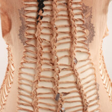 cutting_tshirt_beige_5 Sexy, Upcycling T-Shirt aus Second-Hand Merchandise der Band Kamelot. Mit sexy Cut&Knit Technik eingeschnitten. Passform variabel