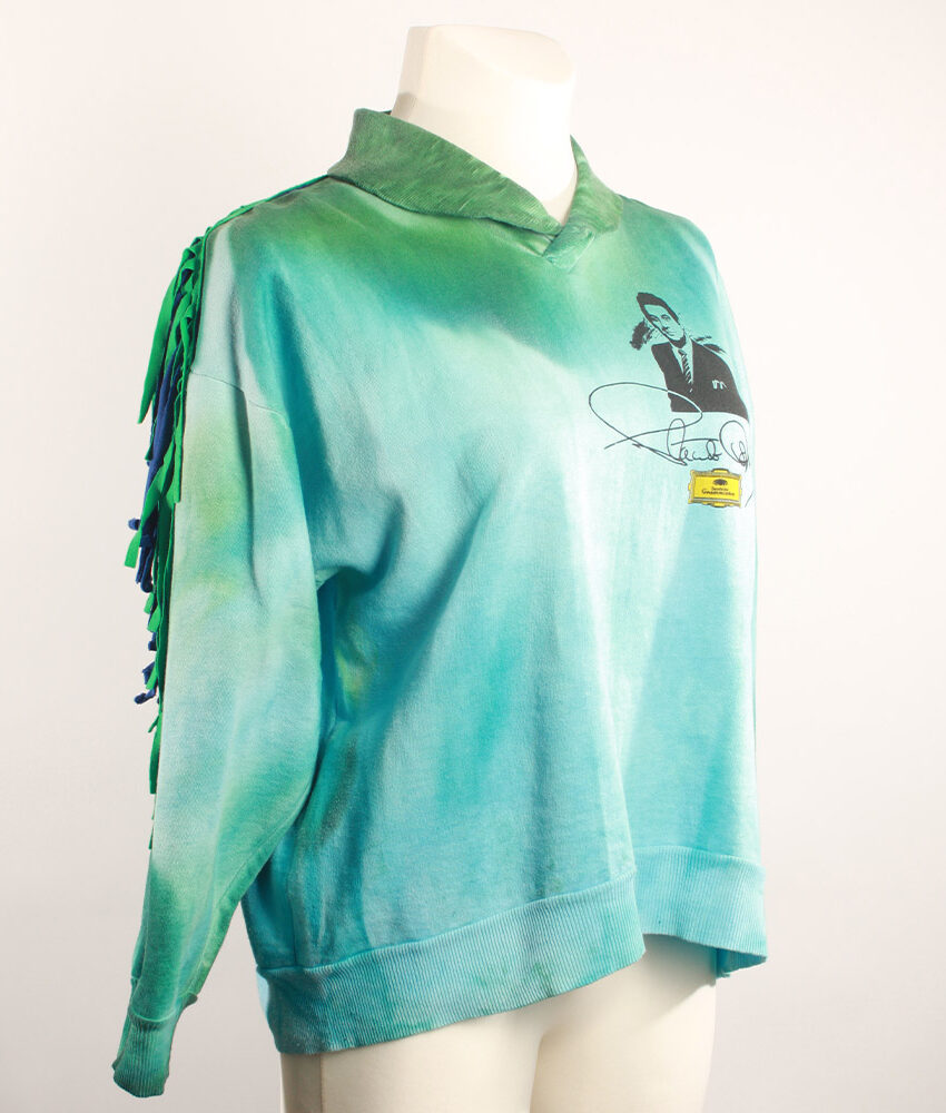 Cooler Oversize Upcycling Sweater aus Second Hand Merchandise von Plácido Domingo Tour 1989