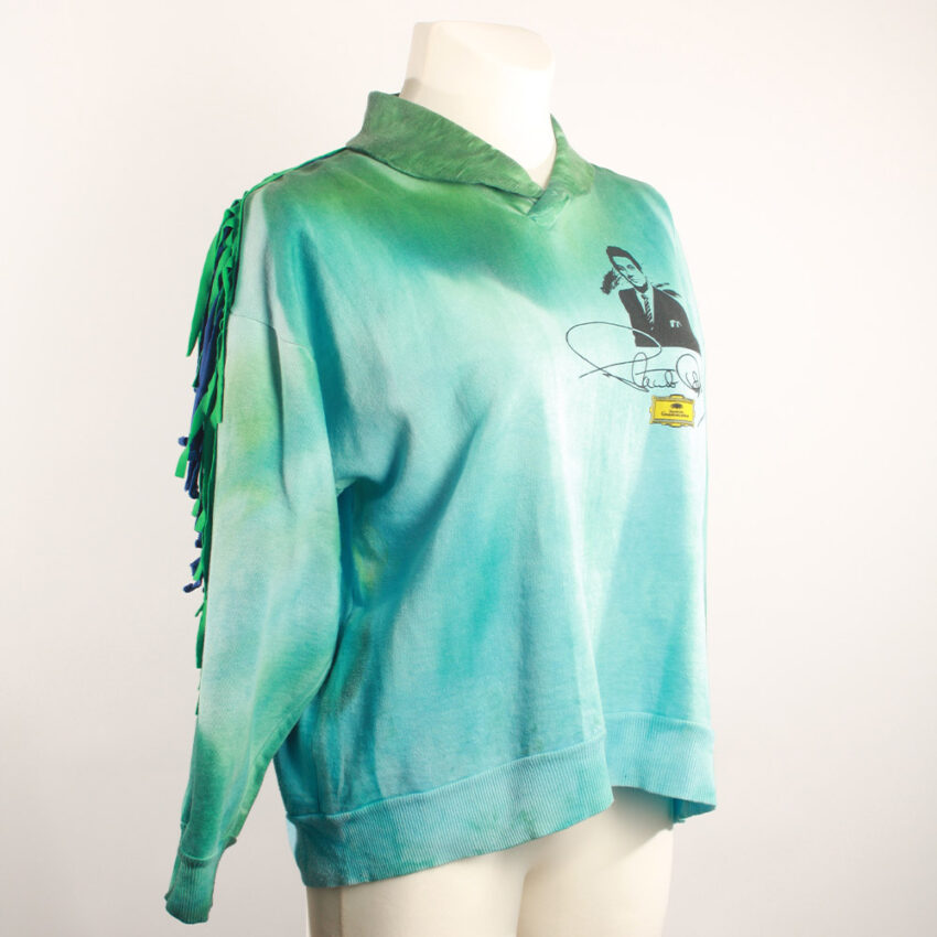 Cooler Oversize Upcycling Sweater aus Second Hand Merchandise von Plácido Domingo Tour 1989