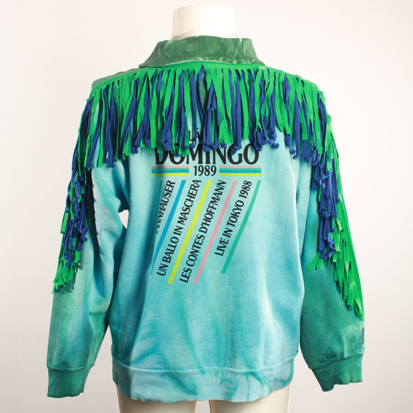 pullover_blau_2 Cooler Oversize Upcycling Sweater aus Second Hand Merchandise von Plácido Domingo Tour 1989