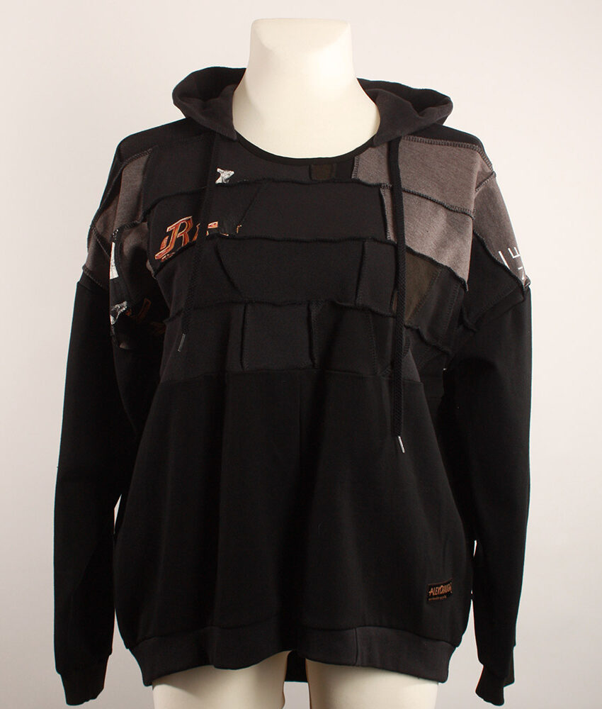 Cooler Oversize Upcycling Hoodie aus Second Hand Merchandise