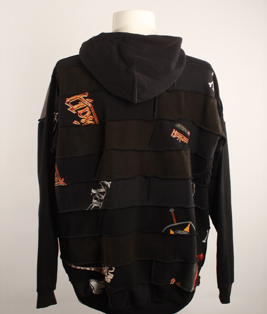 Cooler Oversize Upcycling Hoodie aus Second Hand Merchandise
