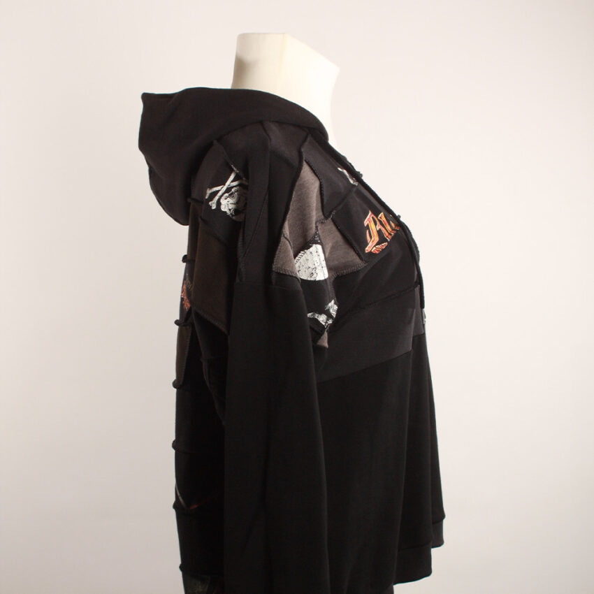 Cooler Oversize Upcycling Hoodie aus Second Hand Merchandise