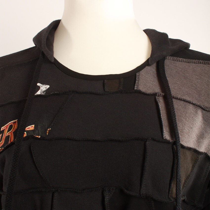 Cooler Oversize Upcycling Hoodie aus Second Hand Merchandise