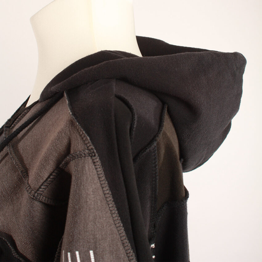 Cooler Oversize Upcycling Hoodie aus Second Hand Merchandise