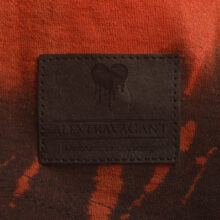 Fancy Upcycling Crop Top aus Second-Hand Band Merchandise mit Alextravagant Logo Print vorne und sexy Herzausbrenner im Rücken