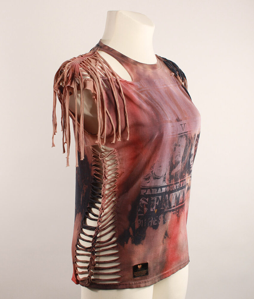 Sexy, Upcycling T-Shirt aus Second-Hand Merchandise der Band Nirvana. Mit sexy Cut&Knit Technik eingeschnitten. Passform leger