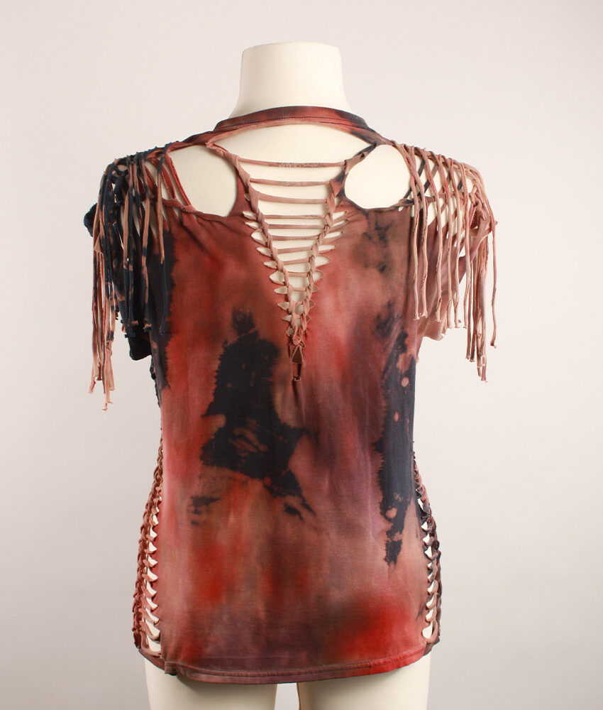 Sexy, Upcycling T-Shirt aus Second-Hand Merchandise der Band Nirvana. Mit sexy Cut&Knit Technik eingeschnitten. Passform leger