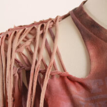 tshirt_fransen_4 Sexy, Upcycling T-Shirt aus Second-Hand Merchandise der Band Nirvana. Mit sexy Cut&Knit Technik eingeschnitten. Passform leger