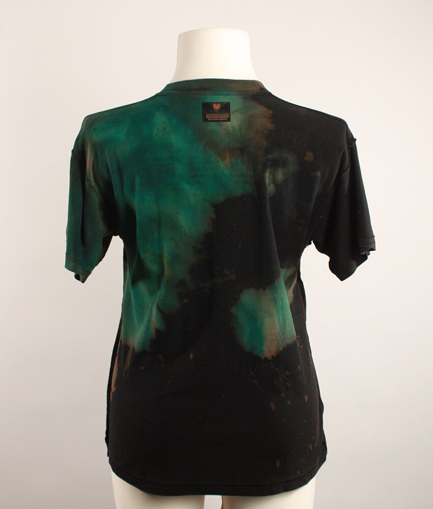 Upcycling T-Shirt aus Second Hand Merchandise mit Schildkröten Stempeldruck von Künstlerin Maren Daniels