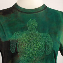 tshirt_schildkröte_rage_5 Upcycling T-Shirt aus Second Hand Merchandise mit Schildkröten Stempeldruck von Künstlerin Maren Daniels
