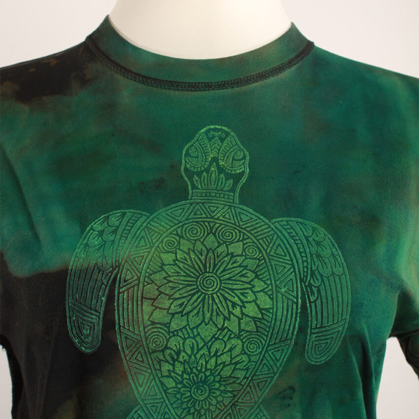 tshirt_schildkröte_rage_5 Upcycling T-Shirt aus Second Hand Merchandise mit Schildkröten Stempeldruck von Künstlerin Maren Daniels