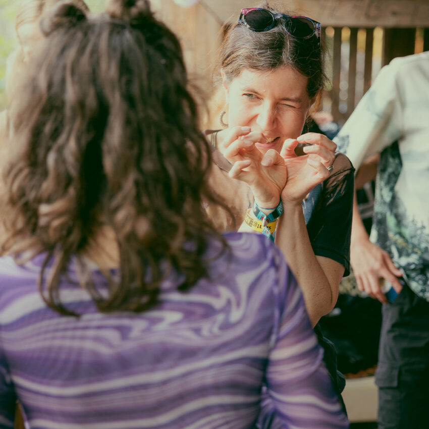 Slow Fashio Workshop für Upcycling von Hand (und mit Farben)