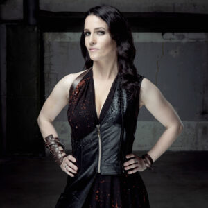 van_canto_1 Van Canto Van Canto – das ist A Capella Metal vom Feinsten. Bass, Gitarren, Keyboard, inkl. elektrisierenden Solis die sonst in Metalbands mit Instrumenten gespielt, werden von 6 Stimmen gesungen. Unterstützt durch ein Schlagzeug, das den Beat ordentlich vorantreibt.