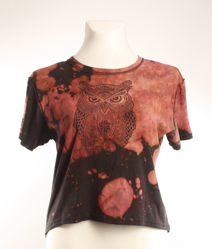 Fancy Upcycling Crop Top aus Second-Hand Merchandise mit Eulen Stempeldruck von Künstlerin Maren Daniels