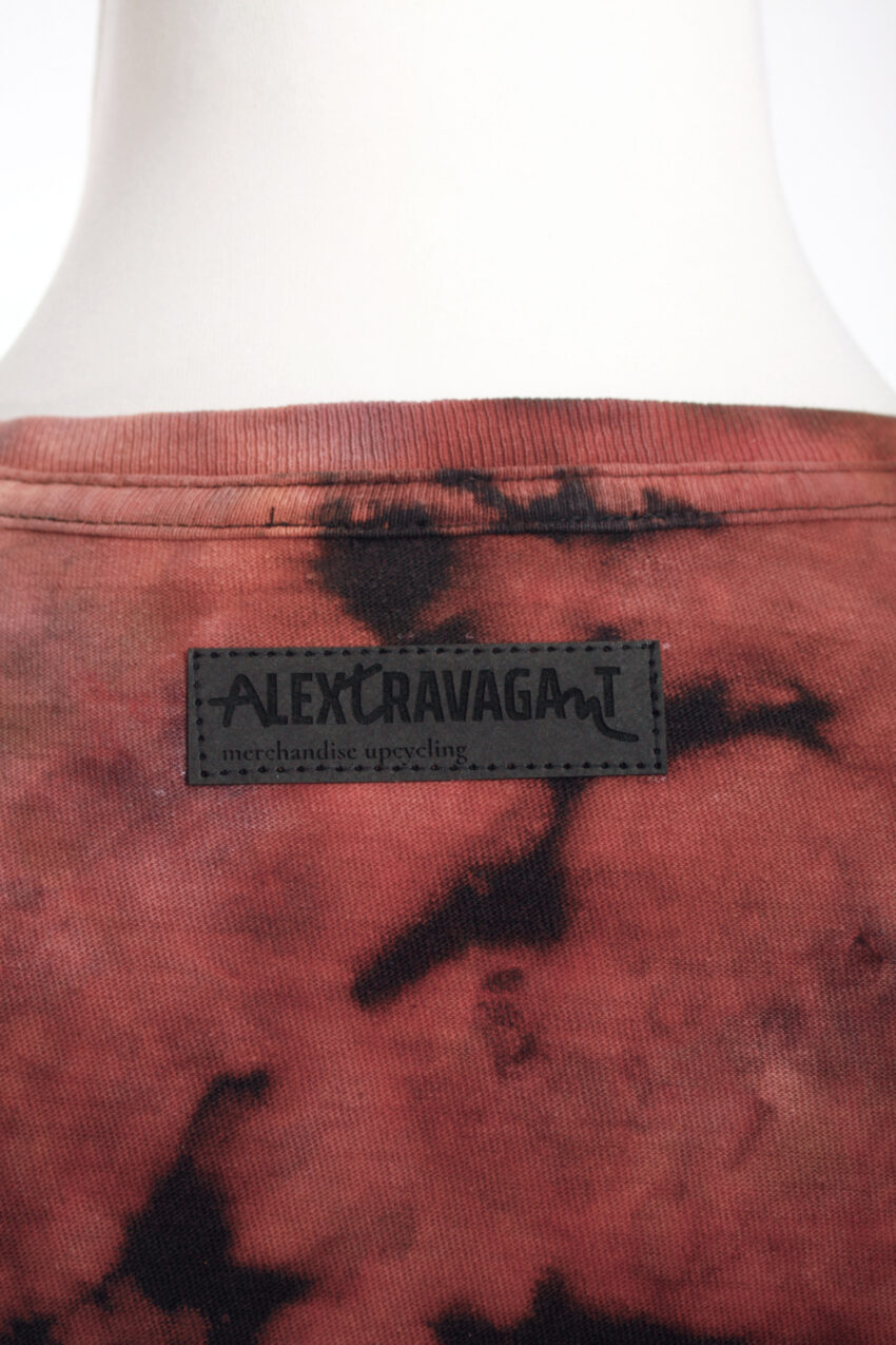 Fancy Upcycling Crop Top aus Second-Hand Merchandise mit Eulen Stempeldruck von Künstlerin Maren Daniels