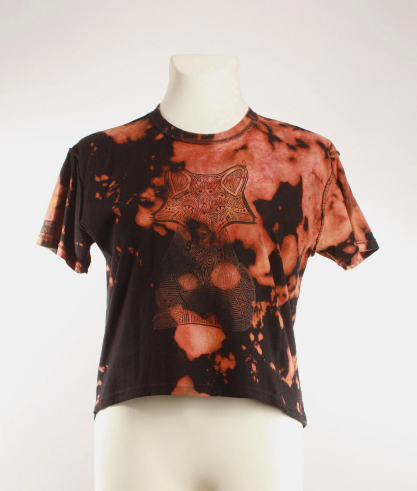 Fancy Upcycling Crop Top aus Second-Hand Merchandise mit Fuchs Stempeldruck von Künstlerin Maren Daniel