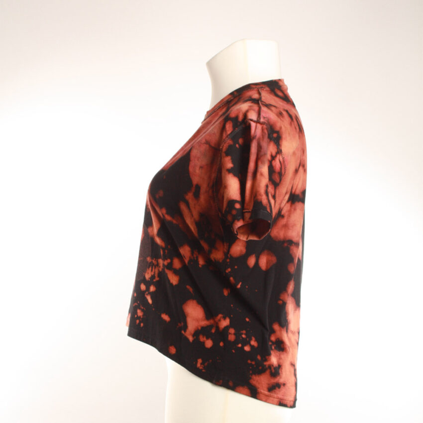 Fancy Upcycling Crop Top aus Second-Hand Merchandise mit Fuchs Stempeldruck von Künstlerin Maren Daniel