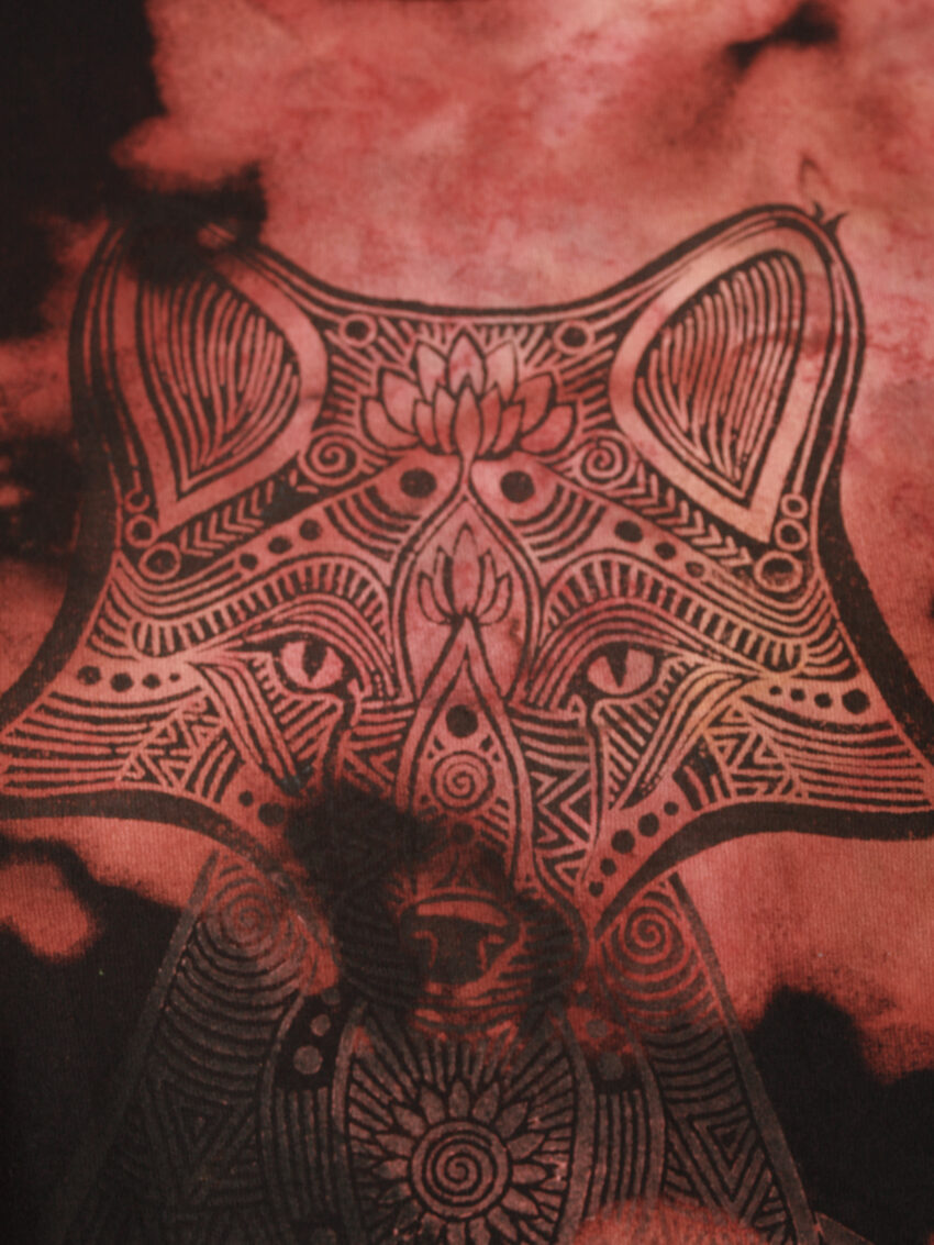 Fancy Upcycling Crop Top aus Second-Hand Merchandise mit Fuchs Stempeldruck von Künstlerin Maren Daniel