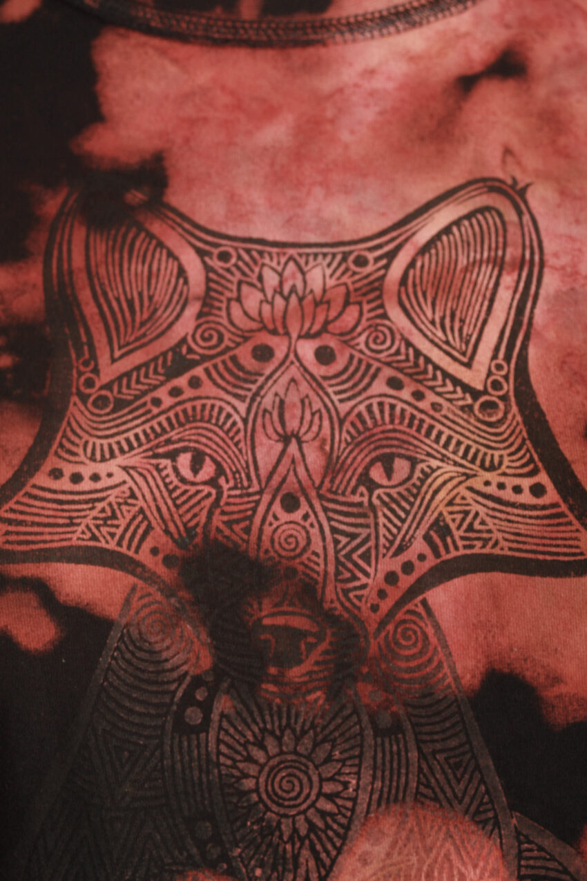 Fancy Upcycling Crop Top aus Second-Hand Merchandise mit Fuchs Stempeldruck von Künstlerin Maren Daniel