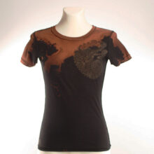 Alextravagant_T-Shirt-Chamaeleon-maronenbraun-gold-schwarz_3 Upcycling T-Shirt aus Second Hand Merchandise mit Chamäleon Stempeldruck von Künstlerin Maren Daniels