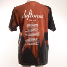 Alextravagant_T-Shirt-Faultier-terra-schwarz_2 Upcycling T-Shirt aus Second Hand Merchandise mit Faultier Stempeldruck von Künstlerin Maren Daniels