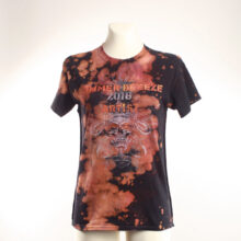 Upcycling T-Shirt aus Second Hand Merchandise mit Fuchs Stempeldruck von Künstlerin Maren Daniels