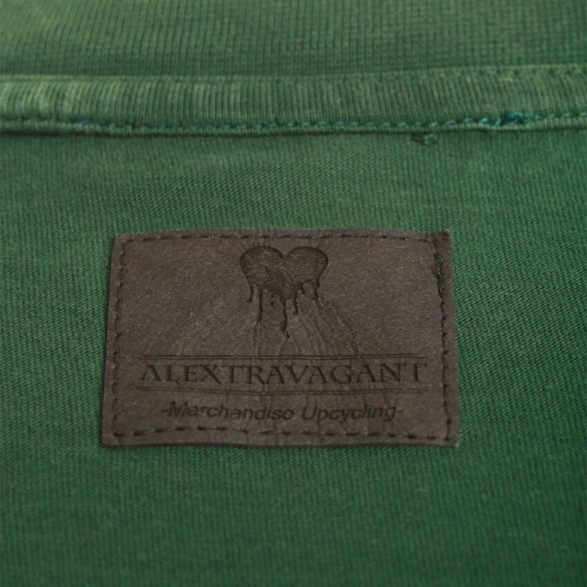 Alextravagant_T-Shirt-Gorilla-hellgruen-gruen_6 Upcycling T-Shirt aus Second Hand Merchandise mit Gorilla Stempeldruck von Künstlerin Maren Daniels