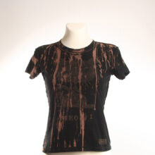 Alextravagant_T-Shirt-Katze-Meow-nougatbraun-gold-schwarz_2 Upcycling T-Shirt aus Second Hand Merchandise mit Katzen Stempeldruck von Künstlerin Maren Daniels