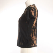 Alextravagant_T-Shirt-Katze-Meow-nougatbraun-gold-schwarz_3 Upcycling T-Shirt aus Second Hand Merchandise mit Katzen Stempeldruck von Künstlerin Maren Daniels