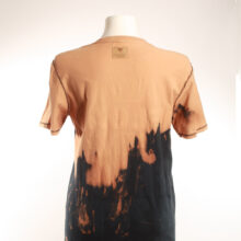 Alextravagant_T-Shirt-Katze-nude-schwarz_5 Upcycling T-Shirt aus Second Hand Merchandise mit Katzen Stempeldruck von Künstlerin Maren Daniels