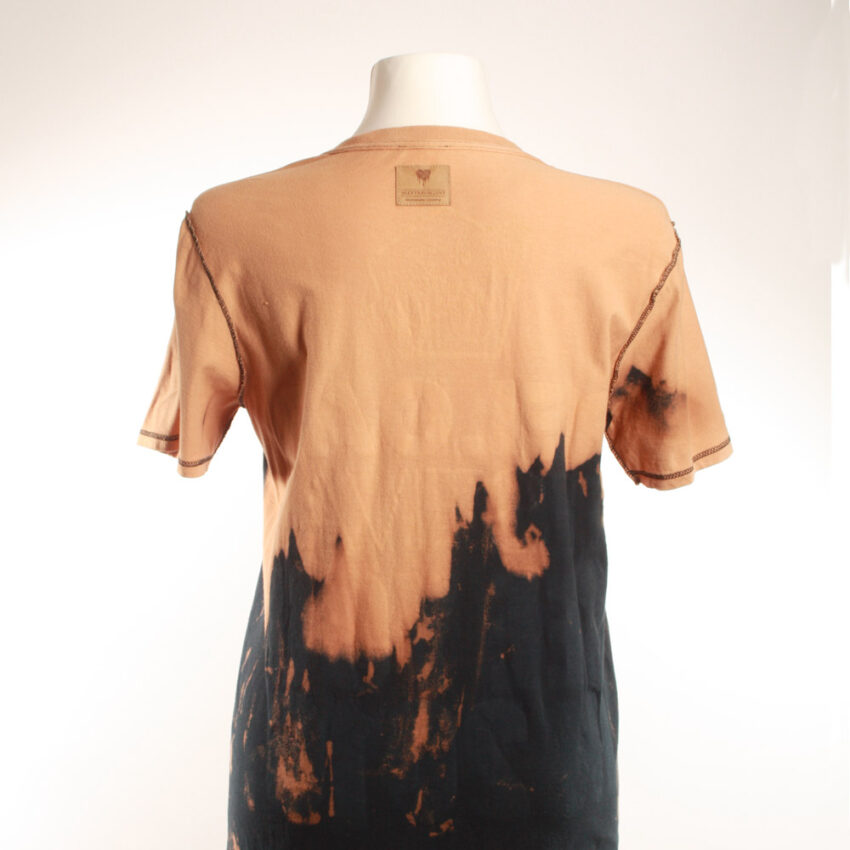 Alextravagant_T-Shirt-Katze-nude-schwarz_5 Upcycling T-Shirt aus Second Hand Merchandise mit Katzen Stempeldruck von Künstlerin Maren Daniels