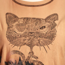 Alextravagant_T-Shirt-Katze-nude-schwarz_6 Upcycling T-Shirt aus Second Hand Merchandise mit Katzen Stempeldruck von Künstlerin Maren Daniels