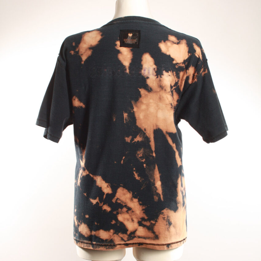 Upcycling T-Shirt aus Second Hand Merchandise mit Lebensbaum Stempeldruck von Künstlerin Maren Daniels