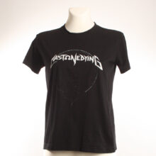 Alextravagant_T-Shirt-Lebensbaum-weiß-gelb-blau-schwarz(Kids-XL_Erw-S)_1 Upcycling T-Shirt aus Second Hand Merchandise mit Lebensbaum Stempeldruck von Künstlerin Maren Daniels