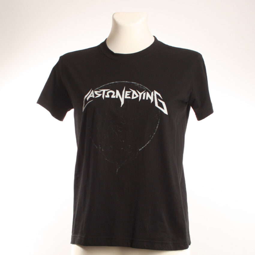 Alextravagant_T-Shirt-Lebensbaum-weiß-gelb-blau-schwarz(Kids-XL_Erw-S)_1 Upcycling T-Shirt aus Second Hand Merchandise mit Lebensbaum Stempeldruck von Künstlerin Maren Daniels