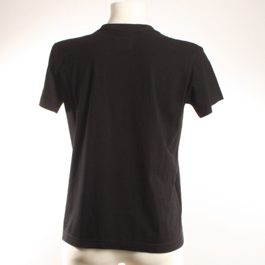 Alextravagant_T-Shirt-Lebensbaum-weiß-gelb-blau-schwarz(Kids-XL_Erw-S)_2 Upcycling T-Shirt aus Second Hand Merchandise mit Lebensbaum Stempeldruck von Künstlerin Maren Daniels