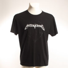 Upcycling T-Shirt aus Second Hand Merchandise mit Lebensbaum Stempeldruck von Künstlerin Maren Daniels