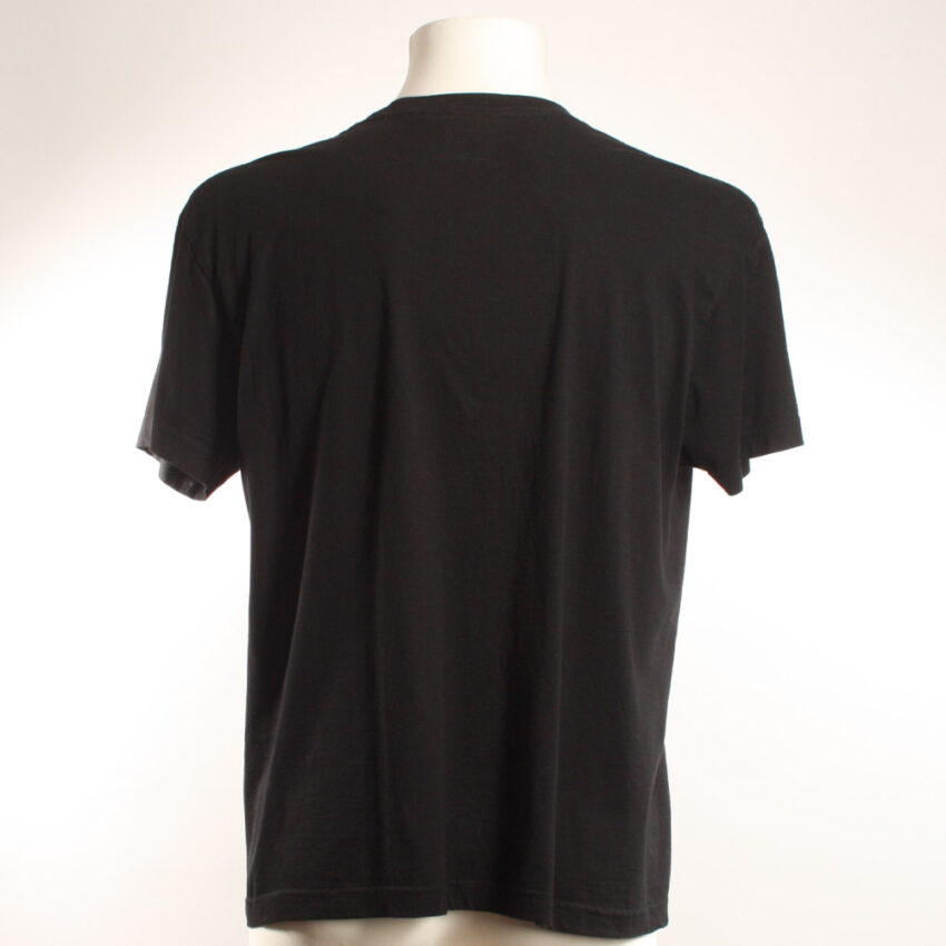 Upcycling T-Shirt aus Second Hand Merchandise mit Lebensbaum Stempeldruck von Künstlerin Maren Daniels