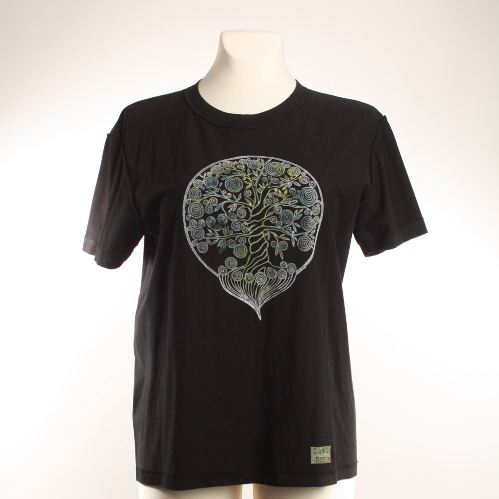 Alextravagant_T-Shirt-Lebensbaum-weiß-gelb-blau-schwarz(M)_1 Upcycling T-Shirt aus Second Hand Merchandise mit Lebensbaum Stempeldruck von Künstlerin Maren Daniels