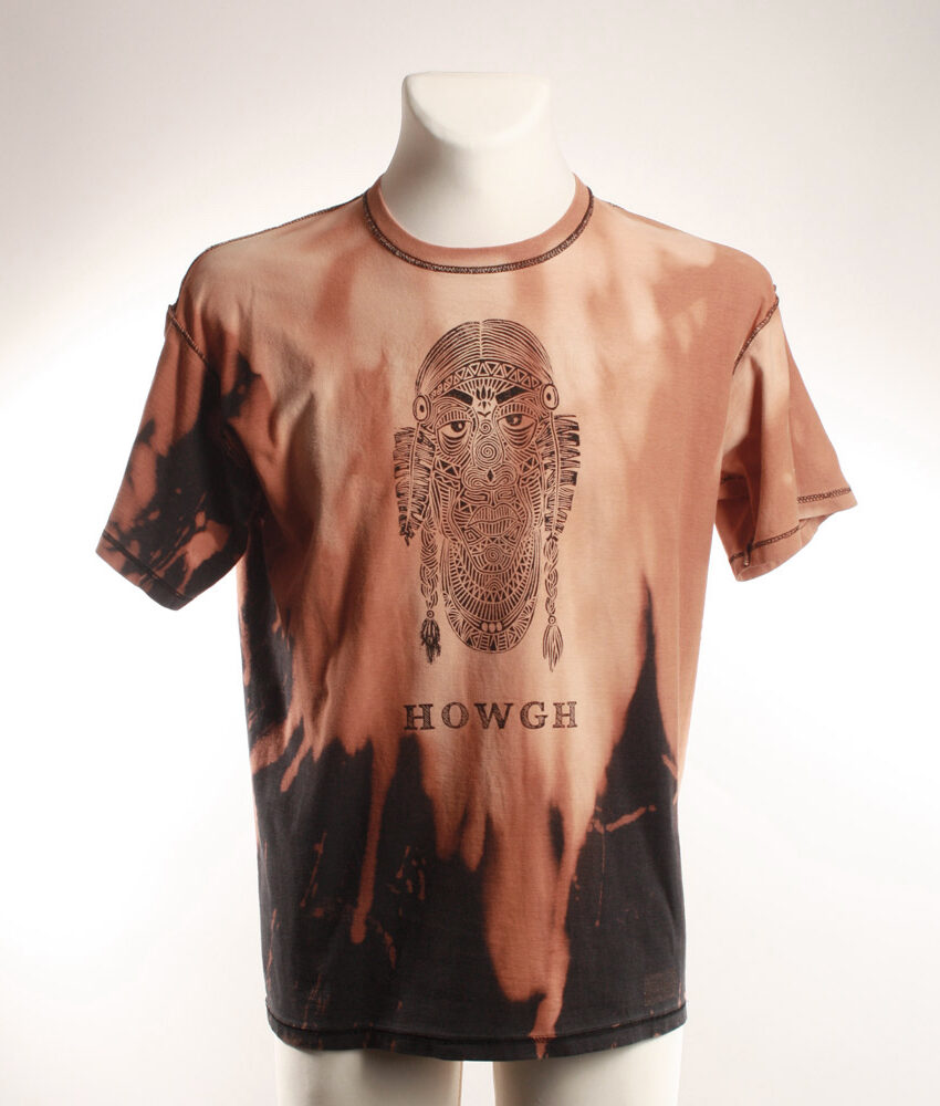 Upcycling T-Shirt aus Second Hand Merchandise mit Native Stempeldruck von Künstlerin Maren Daniels