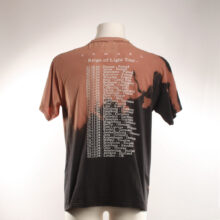 Upcycling T-Shirt aus Second Hand Merchandise mit Native Stempeldruck von Künstlerin Maren Daniels