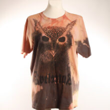 Alextravagant_T-Shirt-Regenbogenfisch-orange-pfirsich-glitzer-grau_1 Upcycling T-Shirt aus Second Hand Merchandise mit Suedseefisch Stempeldruck von Künstlerin Maren Daniels