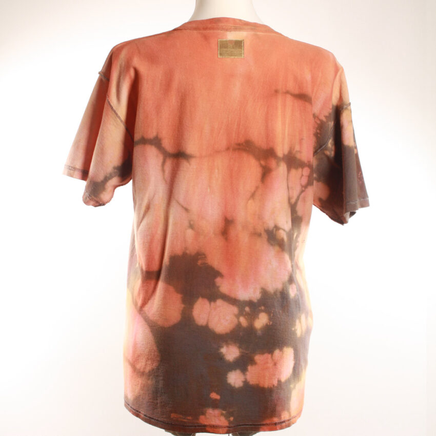 Alextravagant_T-Shirt-Regenbogenfisch-orange-pfirsich-glitzer-grau_3 Upcycling T-Shirt aus Second Hand Merchandise mit Suedseefisch Stempeldruck von Künstlerin Maren Daniels