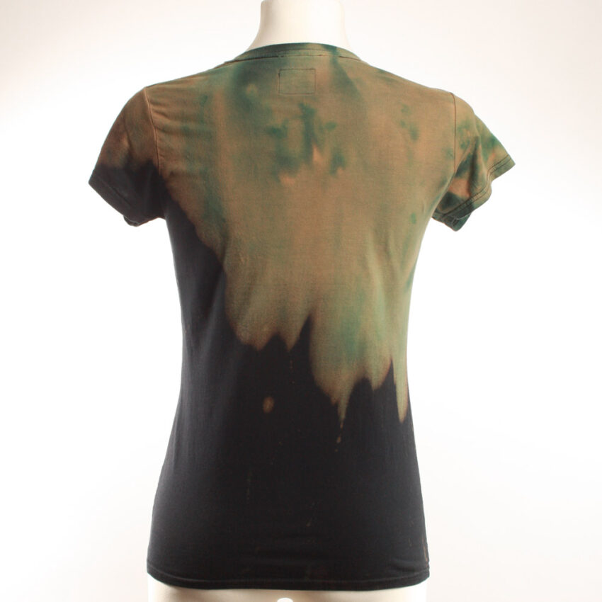 Upcycling T-Shirt aus Second Hand Merchandise mit Schildkröte Stempeldruck von Künstlerin Maren Daniels