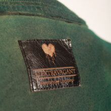 Upcycling T-Shirt aus Second Hand Merchandise mit Schildkröte Stempeldruck von Künstlerin Maren Daniels