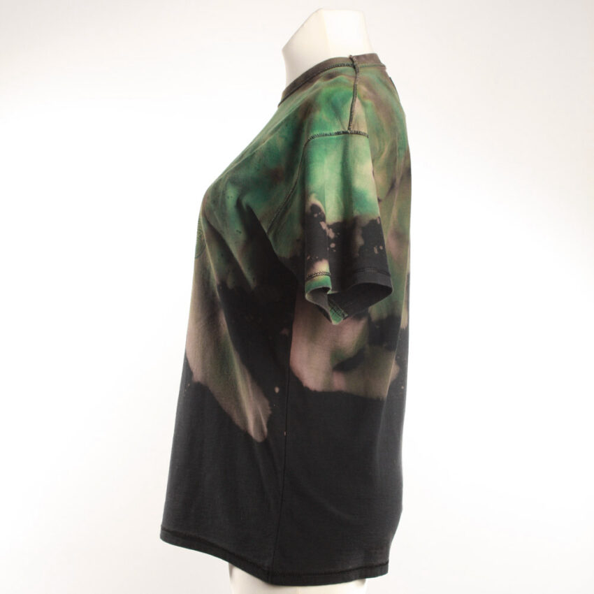 Alextravagant_T-Shirt-Schildkroete-gruen-blau-petrol-schwarz_2 Upcycling T-Shirt aus Second Hand Merchandise mit Schildkröten Stempeldruck von Künstlerin Maren Daniels