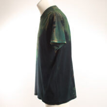 Alextravagant_T-Shirt-Schimpanse-dunkelgruen-oliv-schwarz_4 Upcycling T-Shirt aus Second Hand Merchandise mit Schimpanse Stempeldruck von Künstlerin Maren Daniels