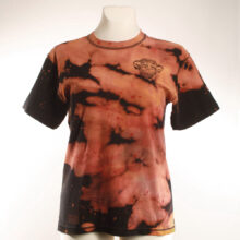 Alextravagant_T-Shirt-Schimpanse-orange-rot-gelb-schwarz_2 Upcycling T-Shirt aus Second Hand Merchandise mit Schimpansen Stempeldruck von Künstlerin Maren Daniels
