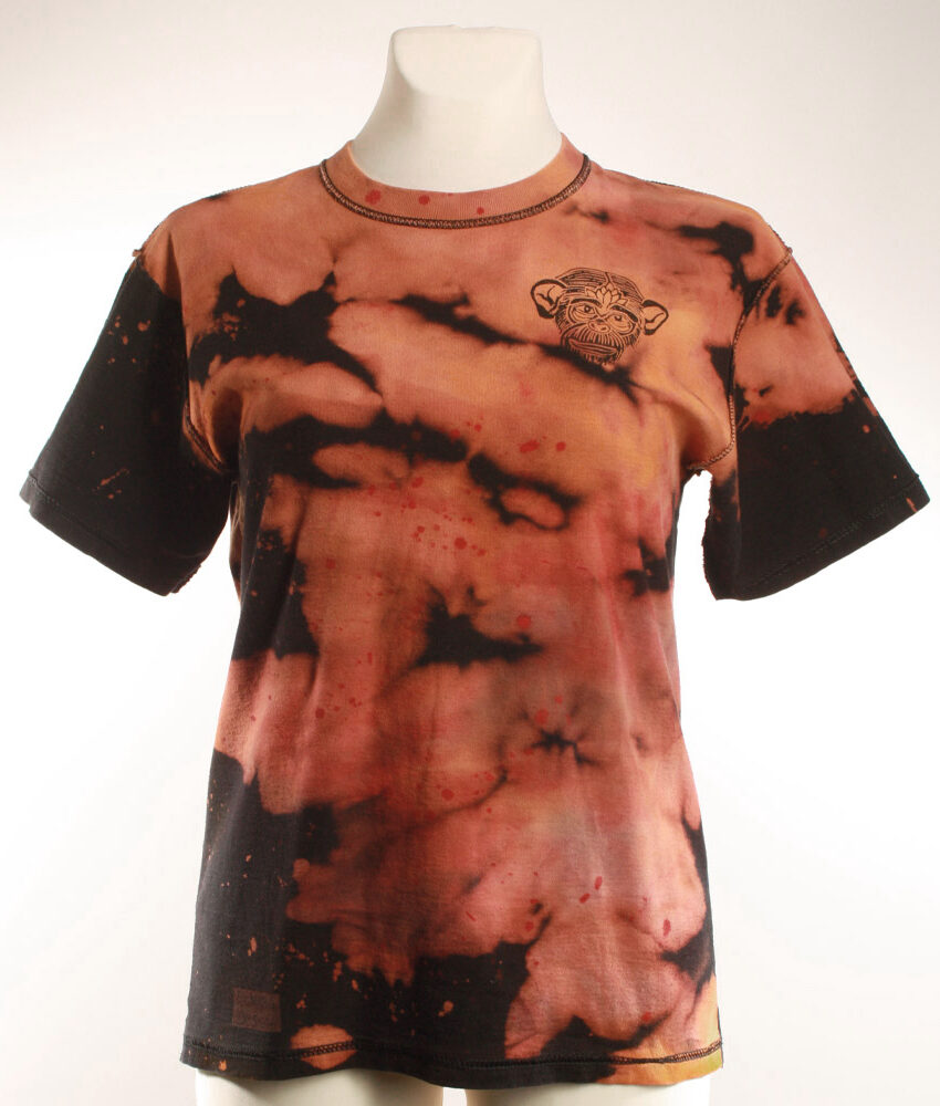 Upcycling T-Shirt aus Second Hand Merchandise mit Schimpansen Stempeldruck von Künstlerin Maren Daniels